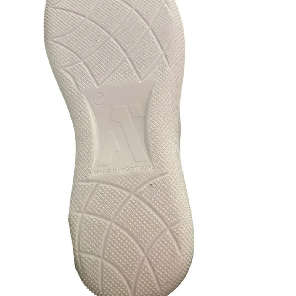 Arcopedico Black and White Sneakers‎